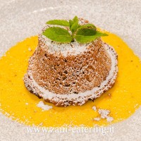 Dessert_Percorso-di-terra_Il-tortino-pere-e-cioccolato-con-crema-inglese_zani-catering