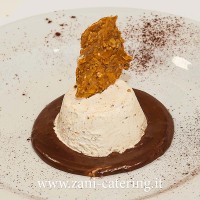 Dessert_Percorso-rivisitato_Il-semifreddo-al-croccantino-e-cioccolato_zani-catering
