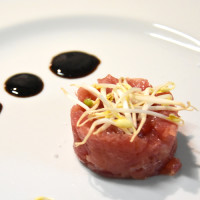 Portate speciali_La tartare di tonno con olio extra vergine d’oliva, sale Maldon e pepe_zani